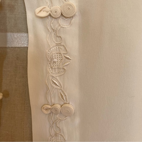 Vtg  ivory hand embroidered Chinese silk blouse. EUC - Picture 7 of 7